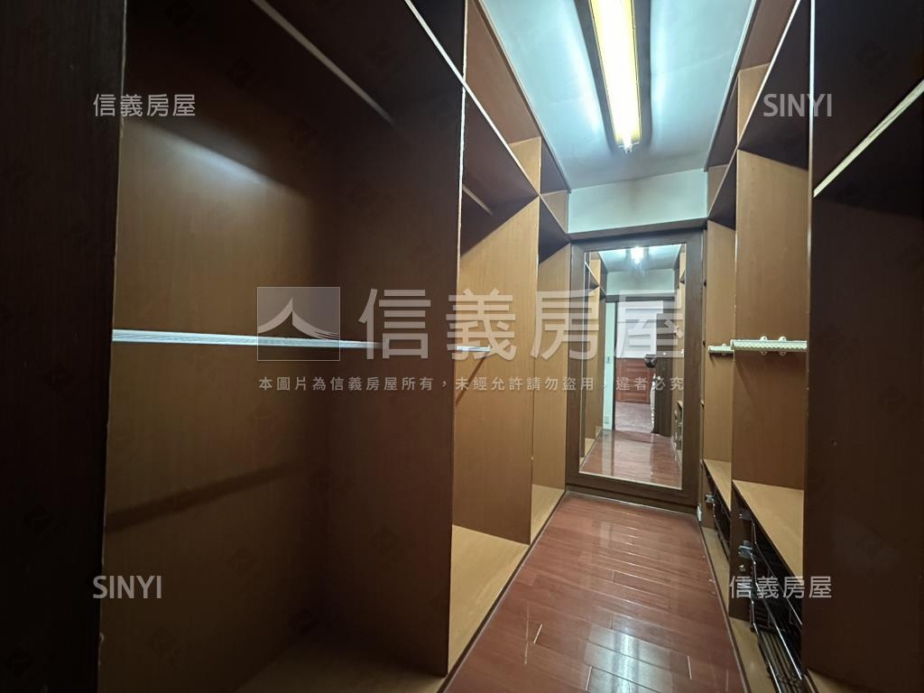 近Ｙ２２大空間４房車位房屋室內格局與周邊環境