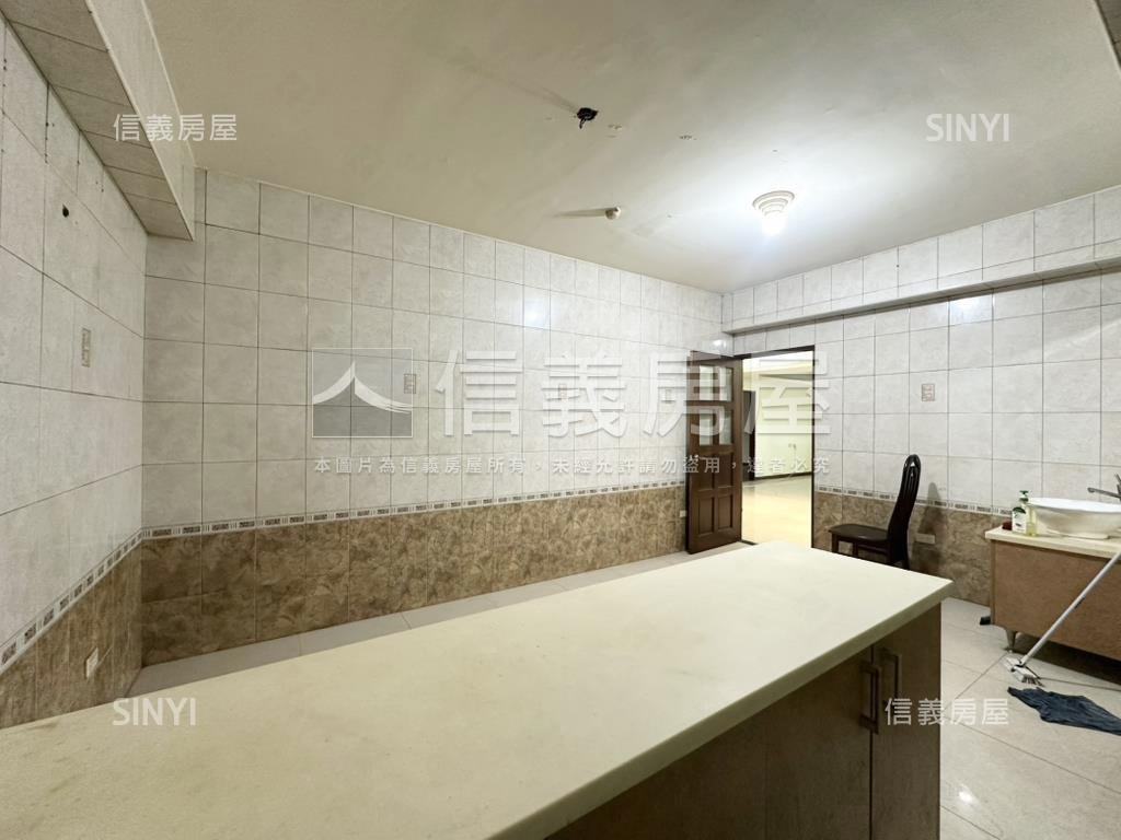 近Ｙ２２大空間４房車位房屋室內格局與周邊環境