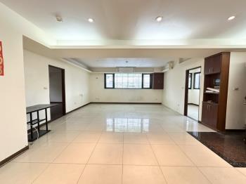 近Ｙ２２大空間４房車位