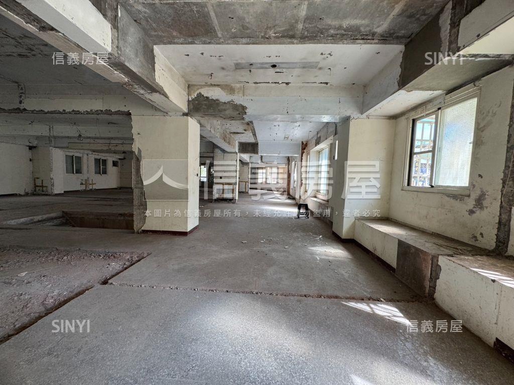 七賢正路收租三角窗房屋室內格局與周邊環境