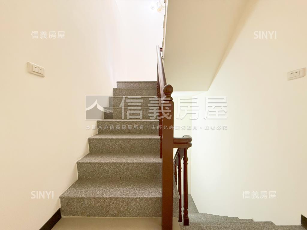 正復興路震後臨路透店房屋室內格局與周邊環境