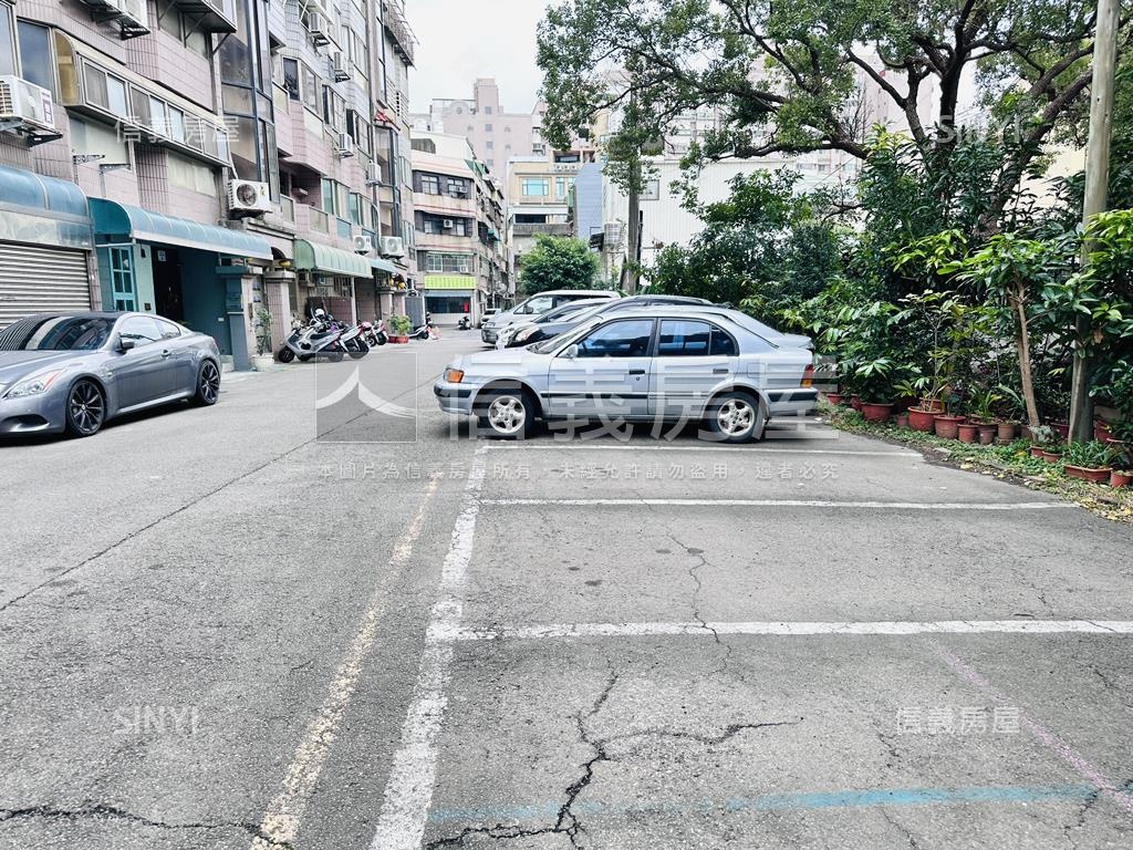 近舊社國小住一土地房屋室內格局與周邊環境