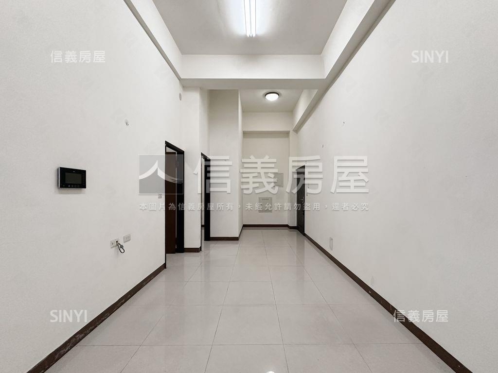 近高鐵挑高大兩房平移車位房屋室內格局與周邊環境