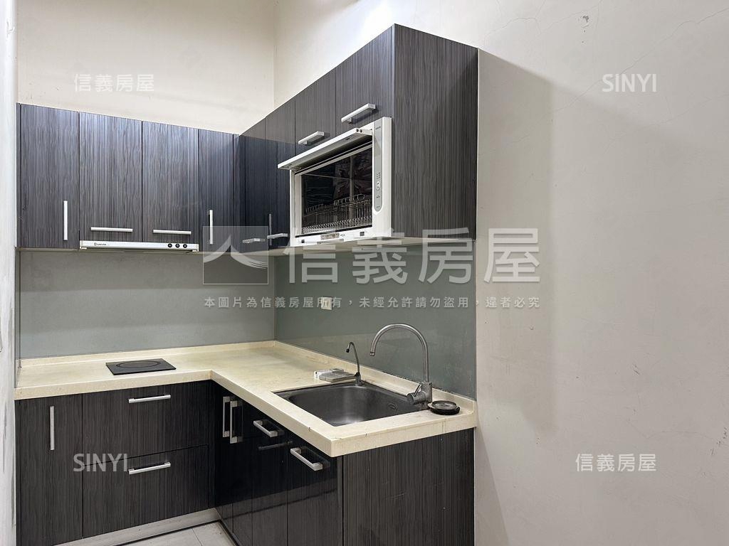 近高鐵挑高大兩房平移車位房屋室內格局與周邊環境