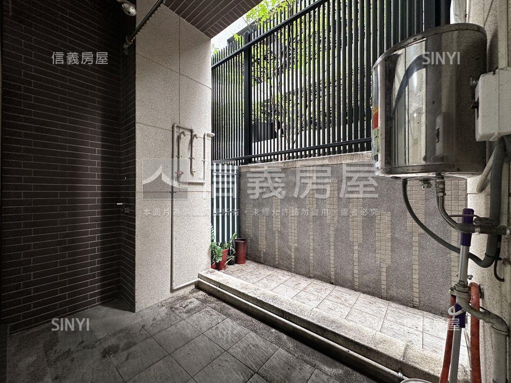 近高鐵挑高大兩房平移車位房屋室內格局與周邊環境