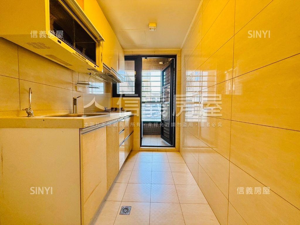 稀有萬事達兩房豪邸房屋室內格局與周邊環境