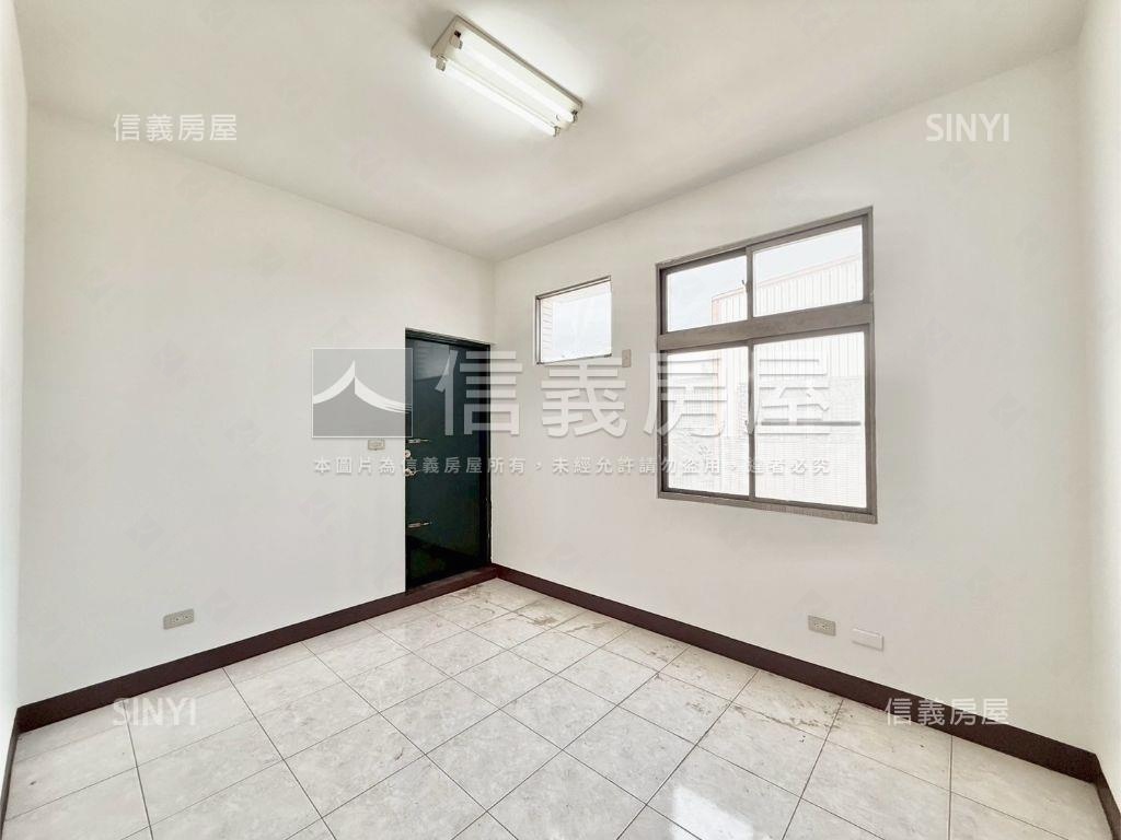 做生意醒目角窗透店房屋室內格局與周邊環境