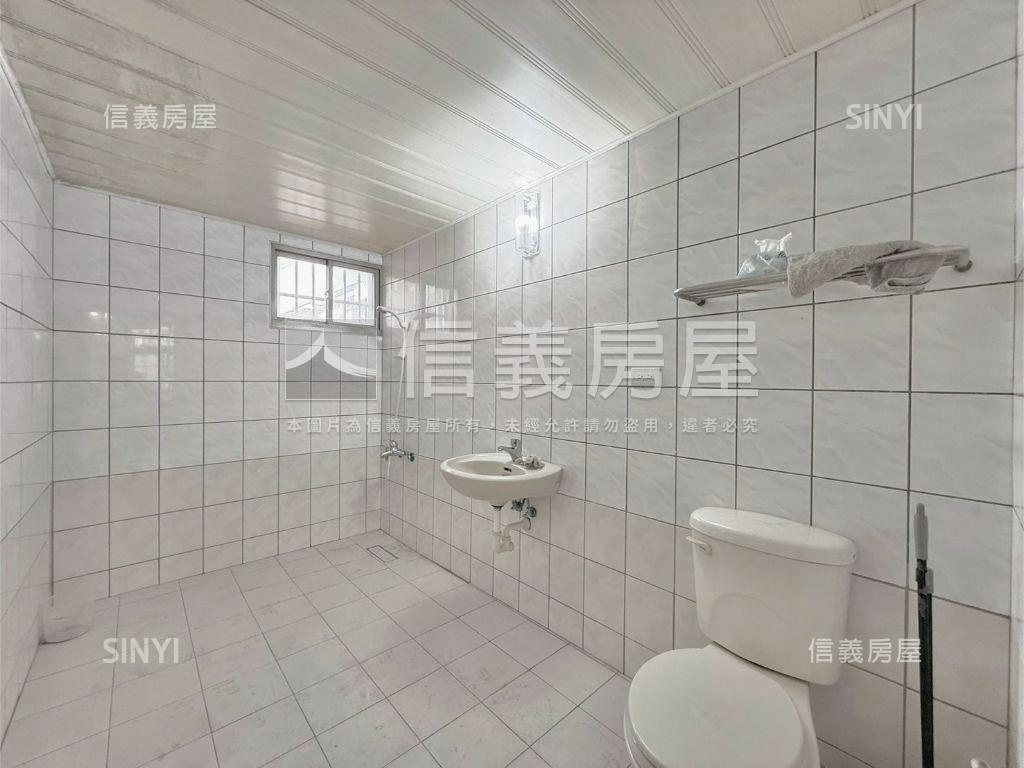 做生意醒目角窗透店房屋室內格局與周邊環境