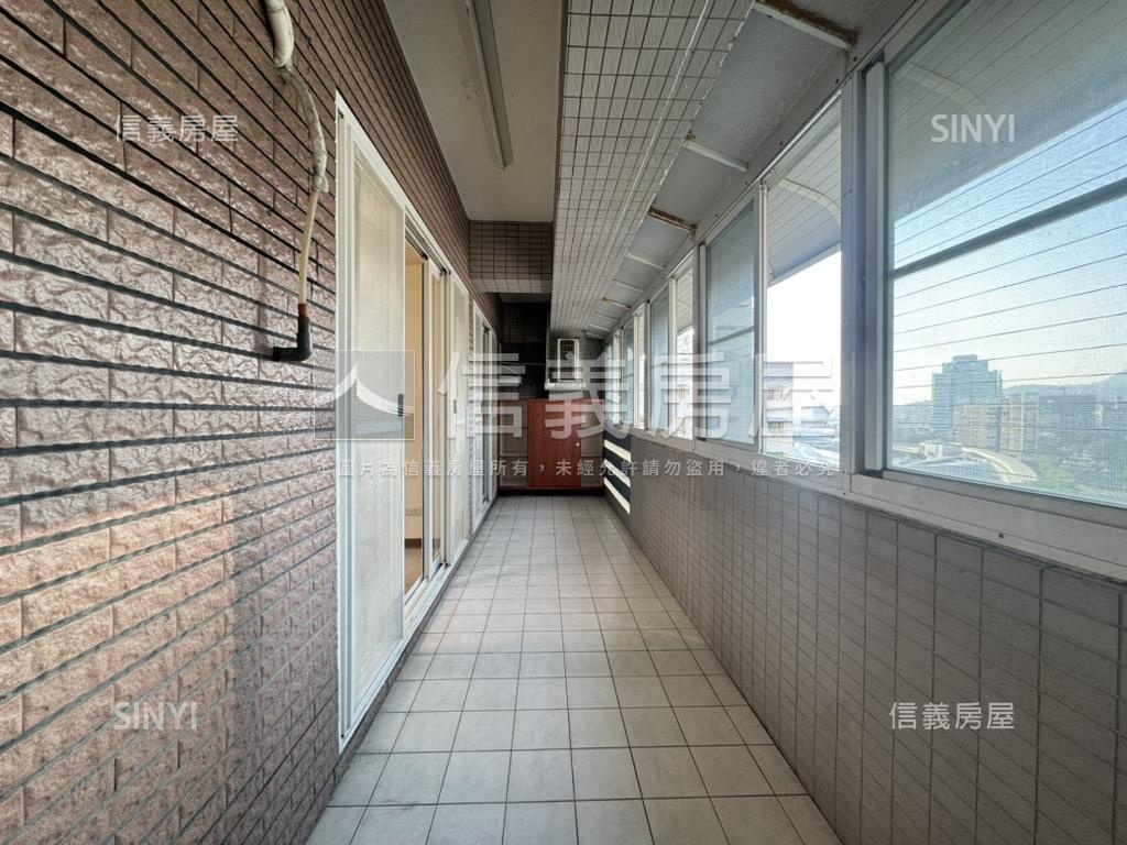 漢神商圈景觀４房車位美宅房屋室內格局與周邊環境