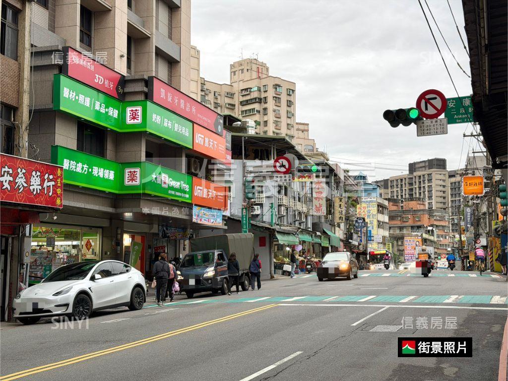 專任潛力捷運口店面２房屋室內格局與周邊環境