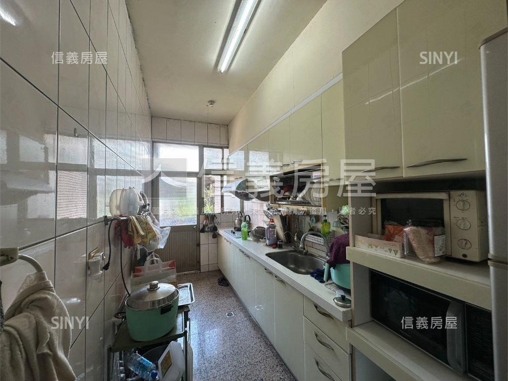 和福街車庫透天房屋室內格局與周邊環境