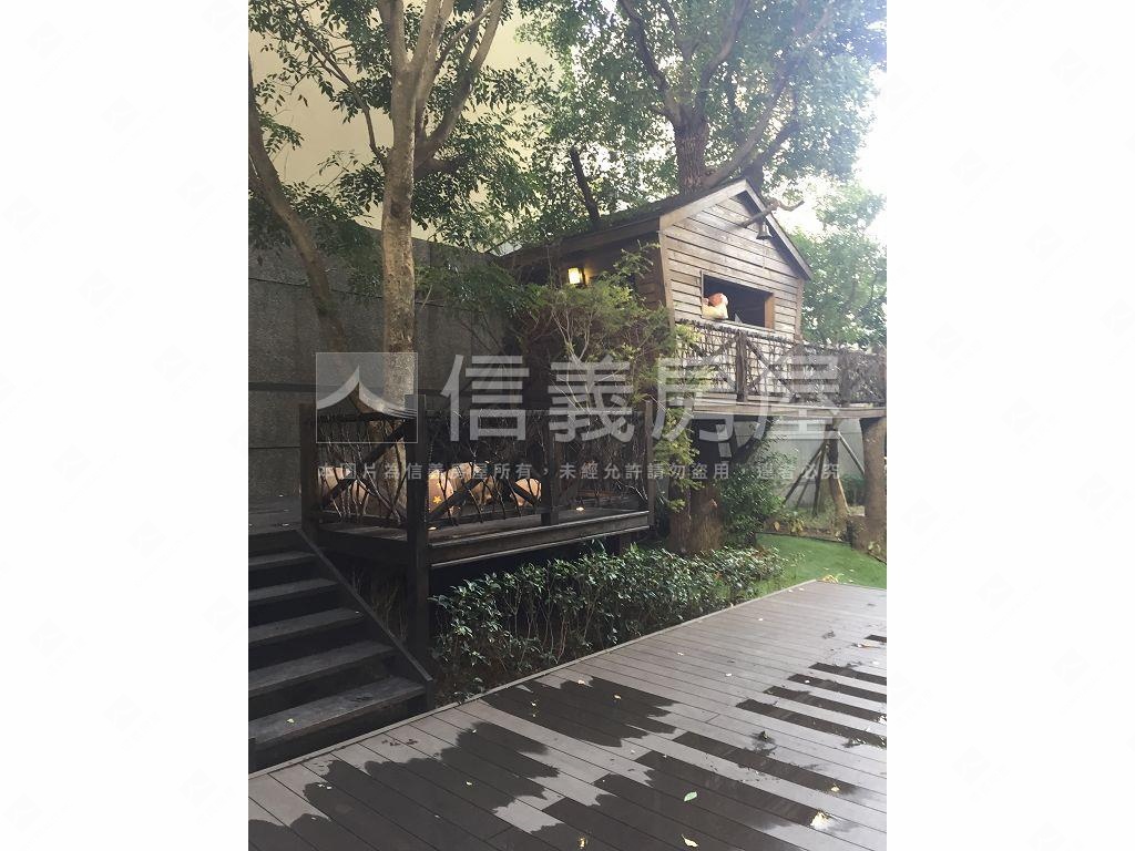 典藏世界島四房雙坡平車位房屋室內格局與周邊環境