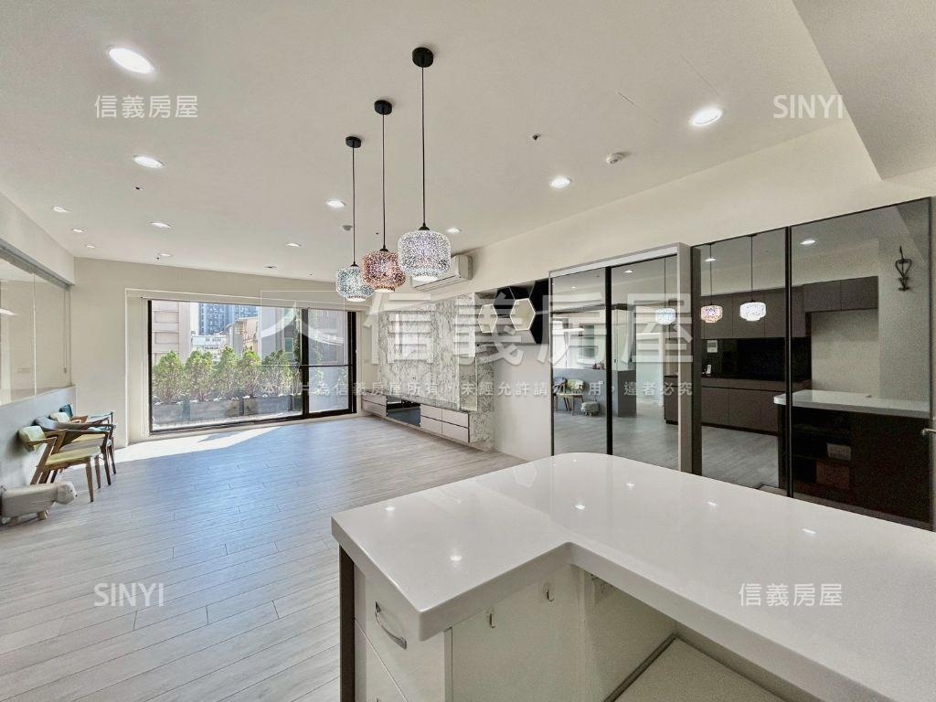 典藏世界島四房雙坡平車位房屋室內格局與周邊環境