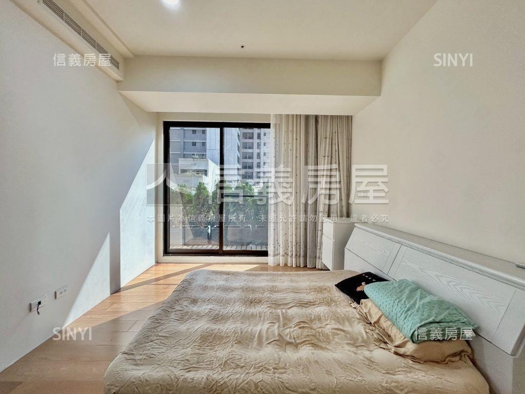 典藏世界島四房雙坡平車位房屋室內格局與周邊環境