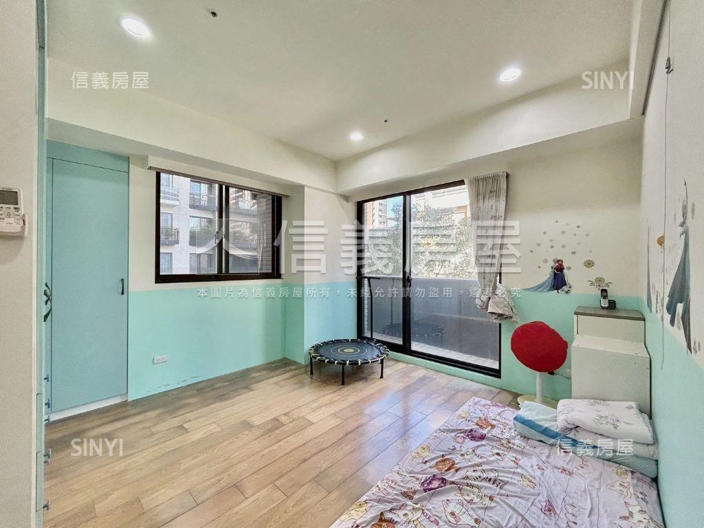 典藏世界島四房雙坡平車位房屋室內格局與周邊環境