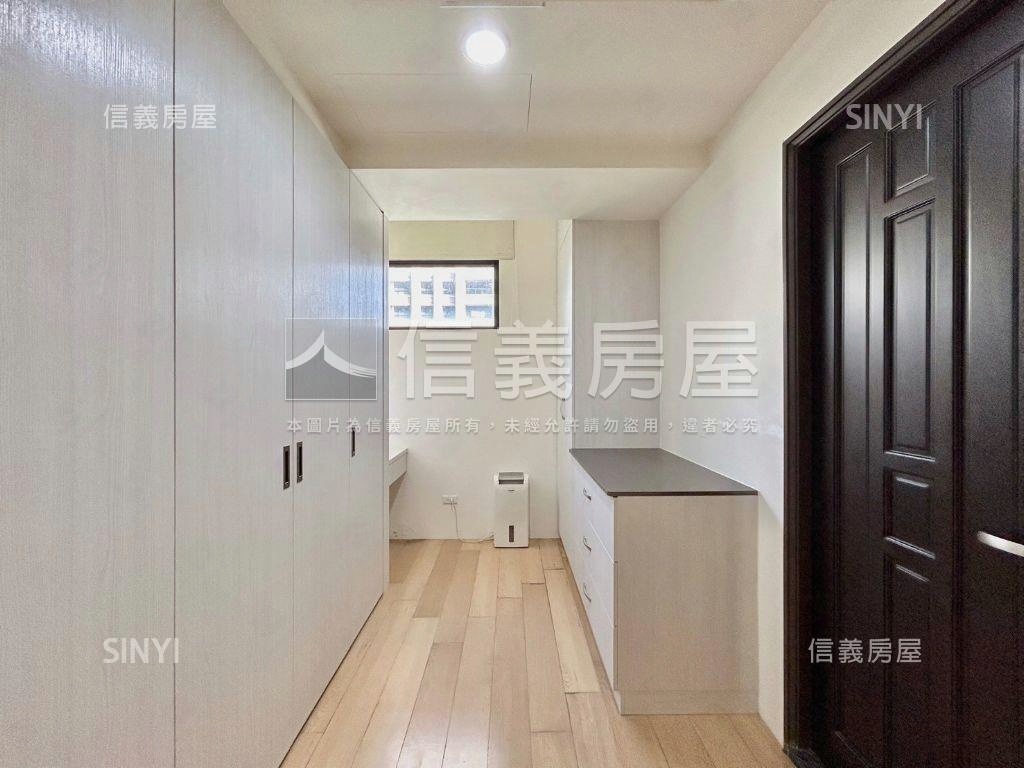 典藏世界島四房雙坡平車位房屋室內格局與周邊環境