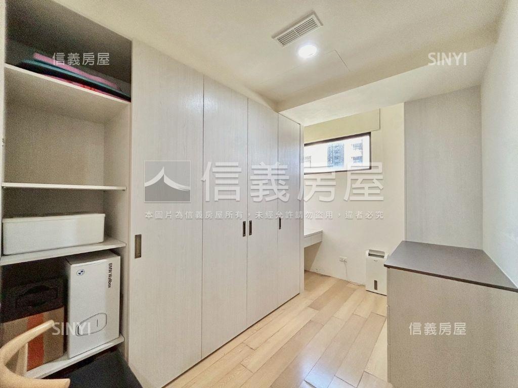 典藏世界島四房雙坡平車位房屋室內格局與周邊環境