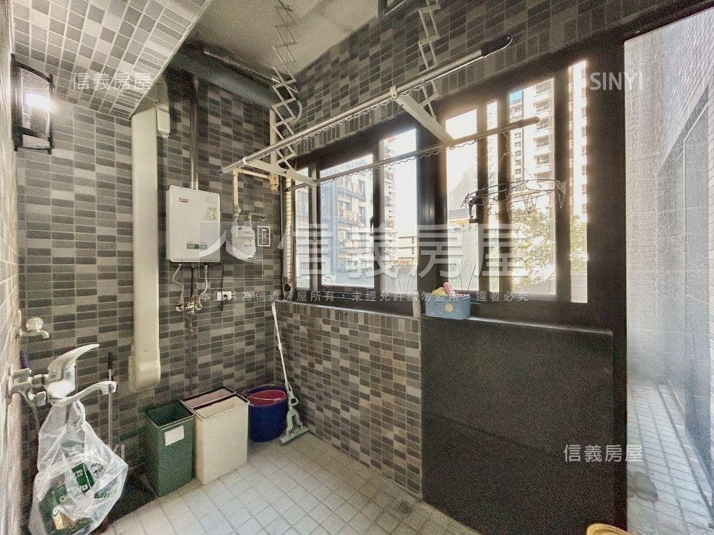 典藏世界島四房雙坡平車位房屋室內格局與周邊環境