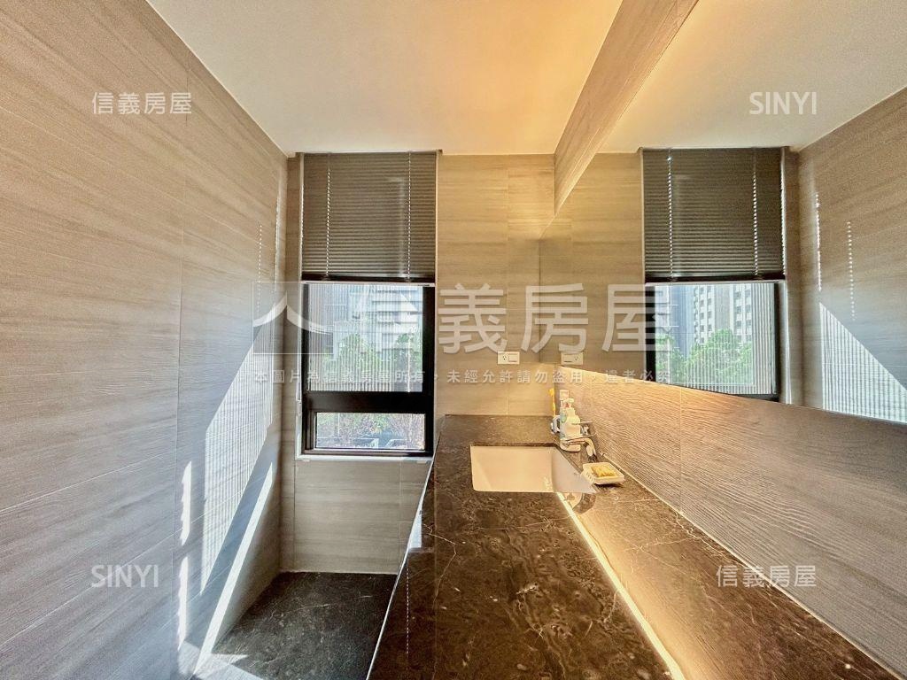 典藏世界島四房雙坡平車位房屋室內格局與周邊環境