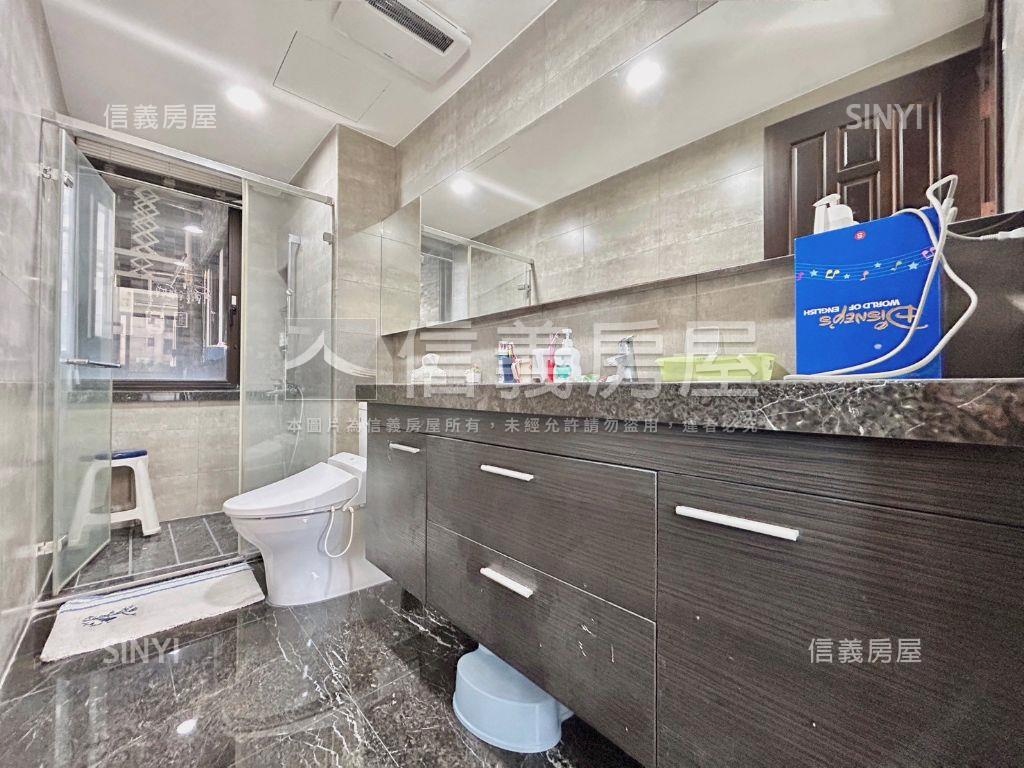 典藏世界島四房雙坡平車位房屋室內格局與周邊環境