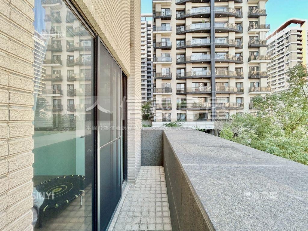 典藏世界島四房雙坡平車位房屋室內格局與周邊環境