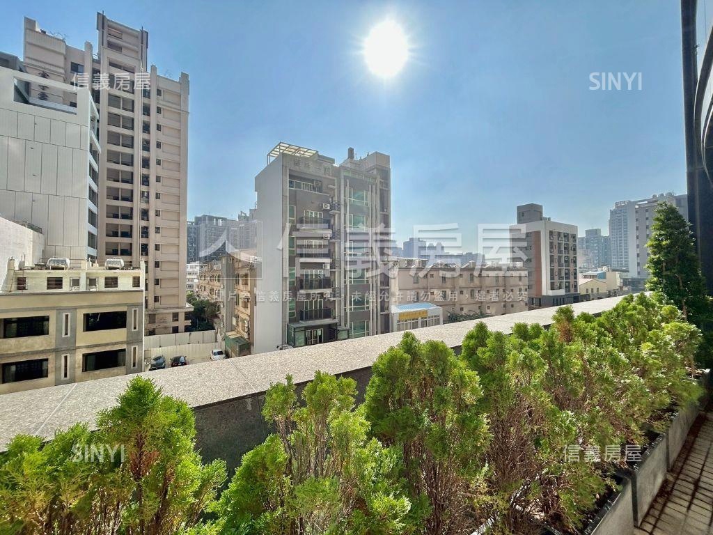 典藏世界島四房雙坡平車位房屋室內格局與周邊環境