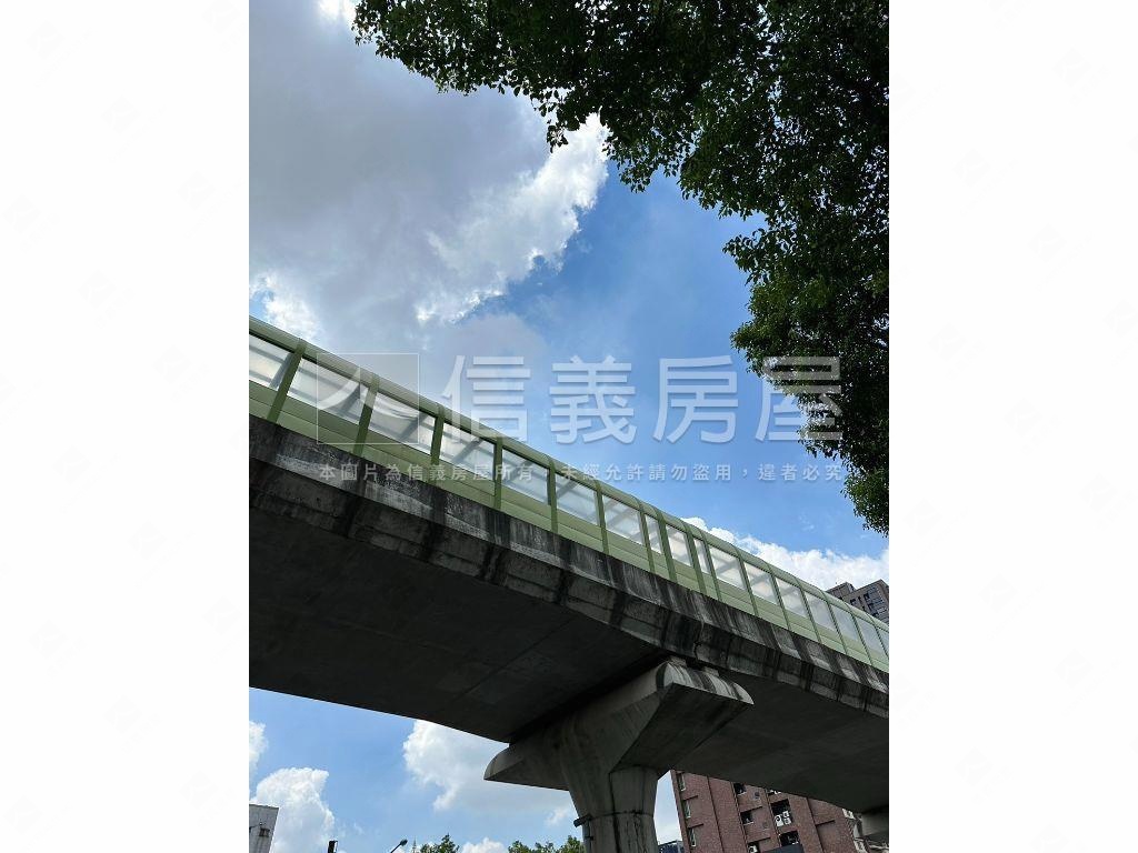 ＶＶＳ１帝王戶兩房平車房屋室內格局與周邊環境