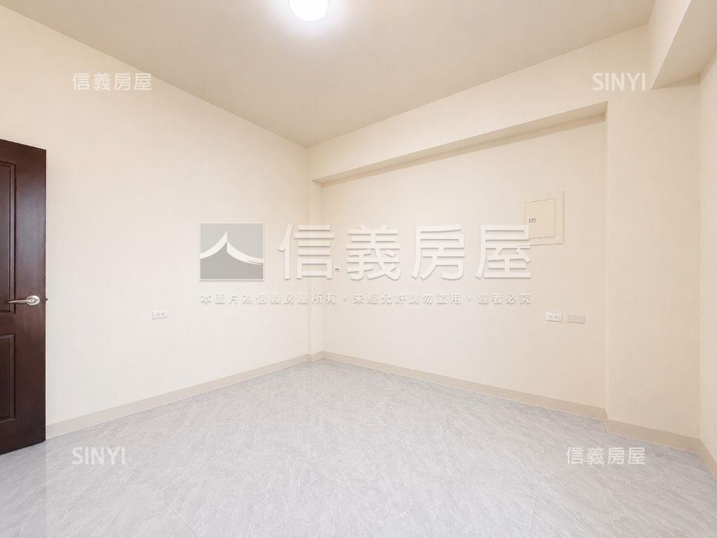 路竹市區｜約２年新穎車墅房屋室內格局與周邊環境