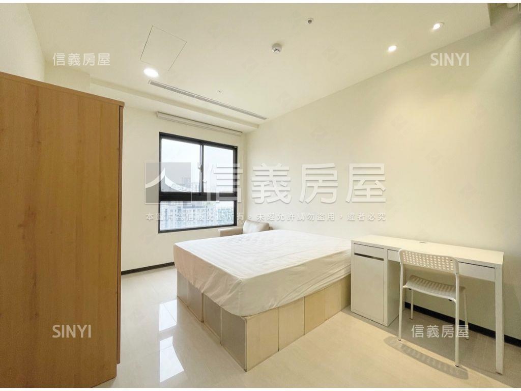 專任中港層峰次頂樓面七期房屋室內格局與周邊環境