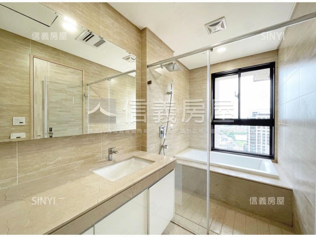 專任中港層峰次頂樓面七期房屋室內格局與周邊環境