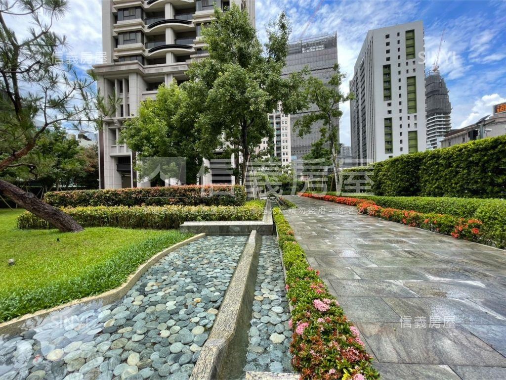 專任中港層峰次頂樓面七期房屋室內格局與周邊環境