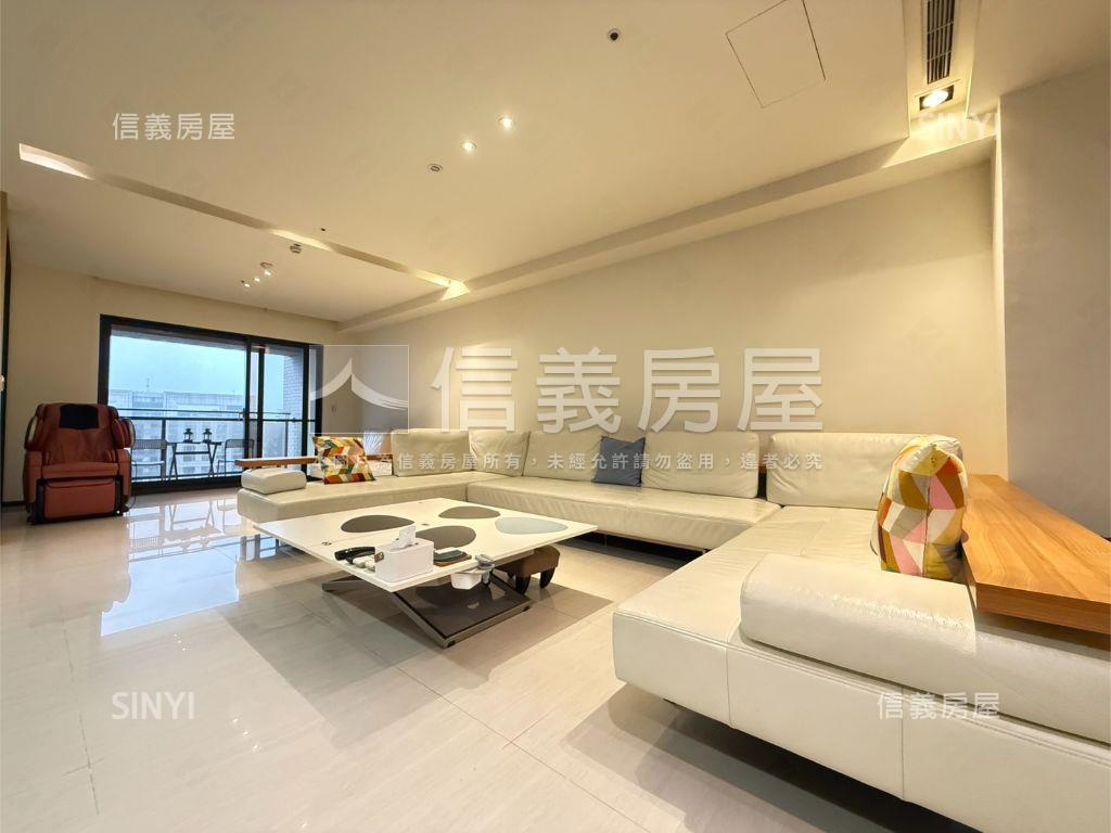 專任中港層峰次頂樓面七期房屋室內格局與周邊環境