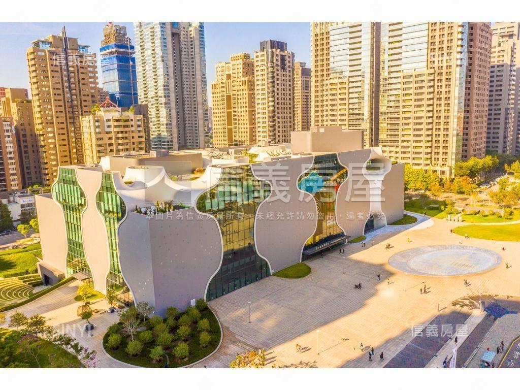 專任中港層峰次頂樓面七期房屋室內格局與周邊環境
