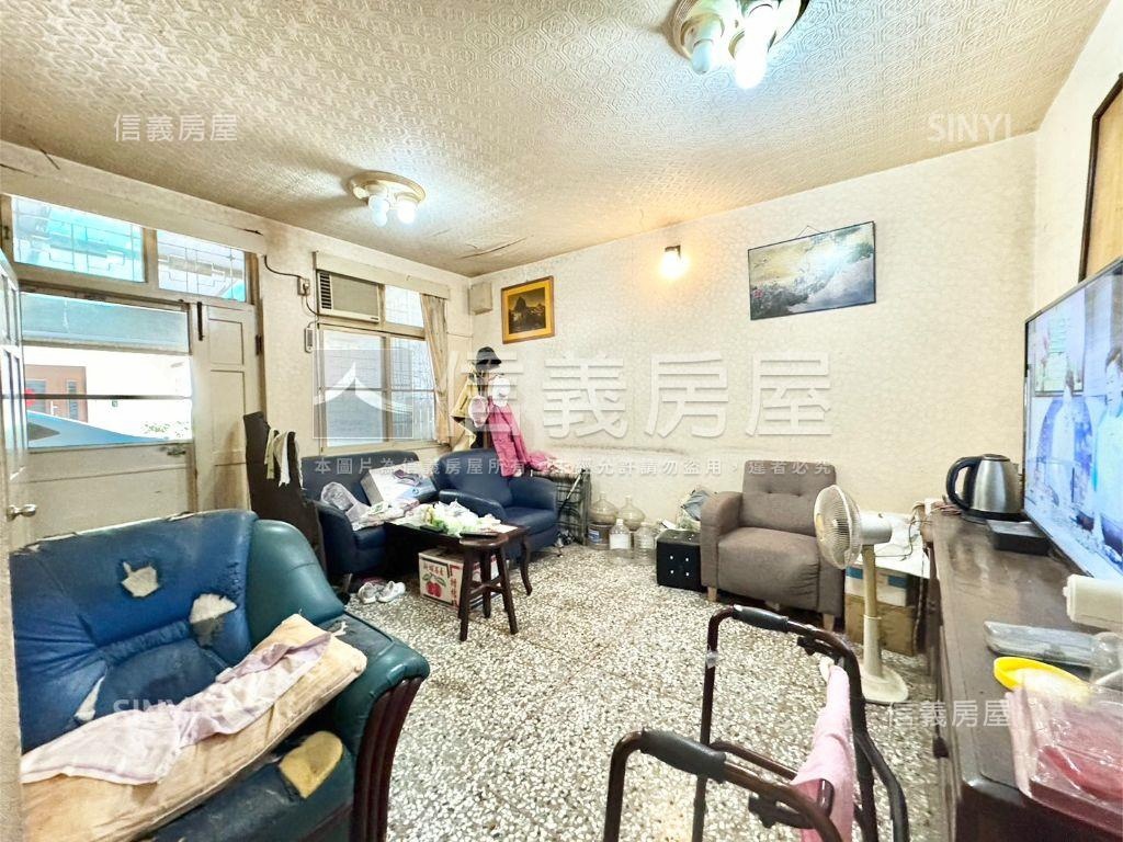 建華國中旁。大面寬美透天房屋室內格局與周邊環境