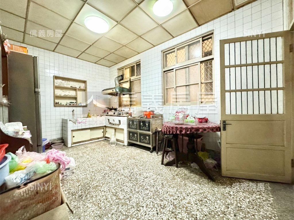 建華國中旁。大面寬美透天房屋室內格局與周邊環境