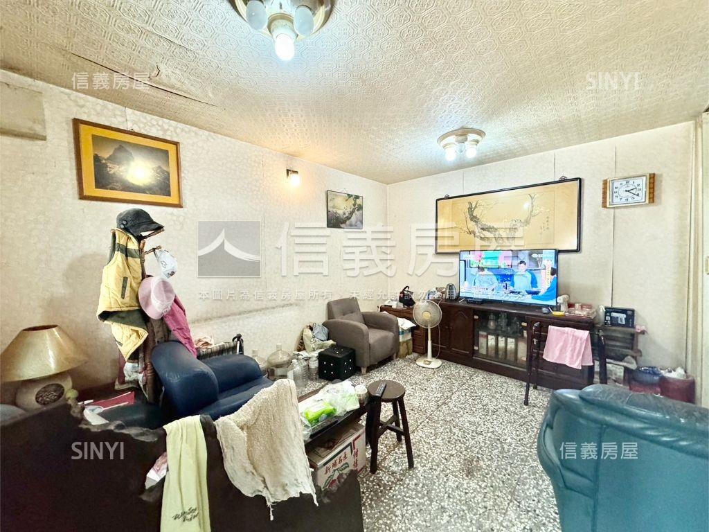 建華國中旁。大面寬美透天房屋室內格局與周邊環境