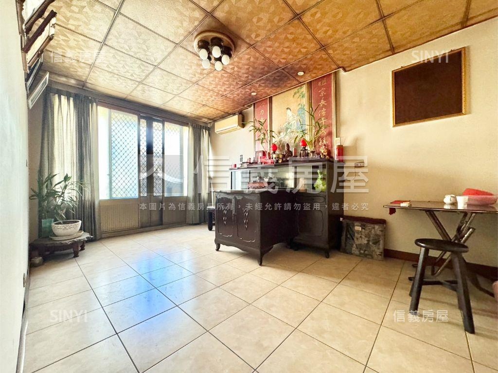 建華國中旁。大面寬美透天房屋室內格局與周邊環境