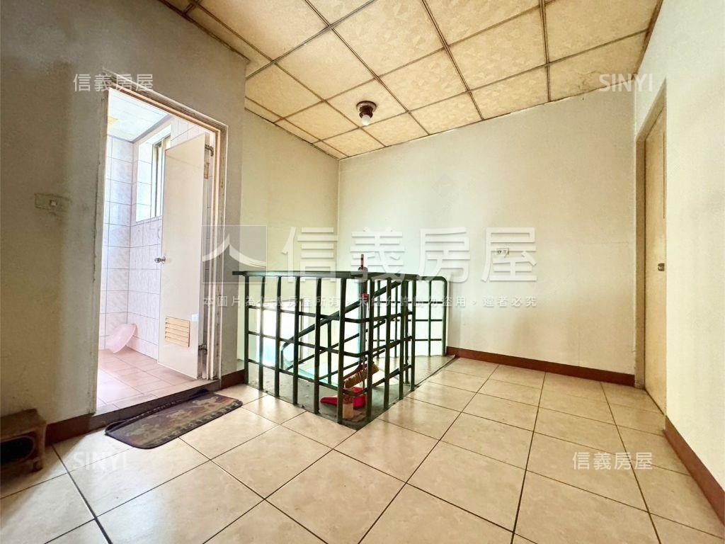 建華國中旁。大面寬美透天房屋室內格局與周邊環境