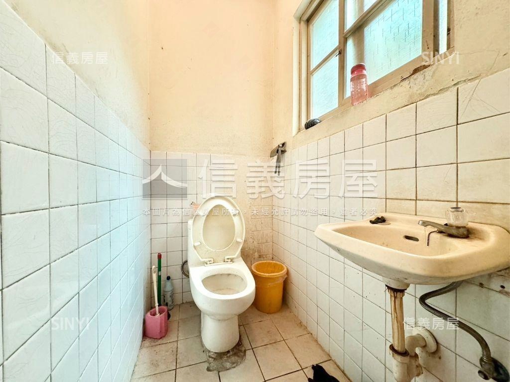 建華國中旁。大面寬美透天房屋室內格局與周邊環境