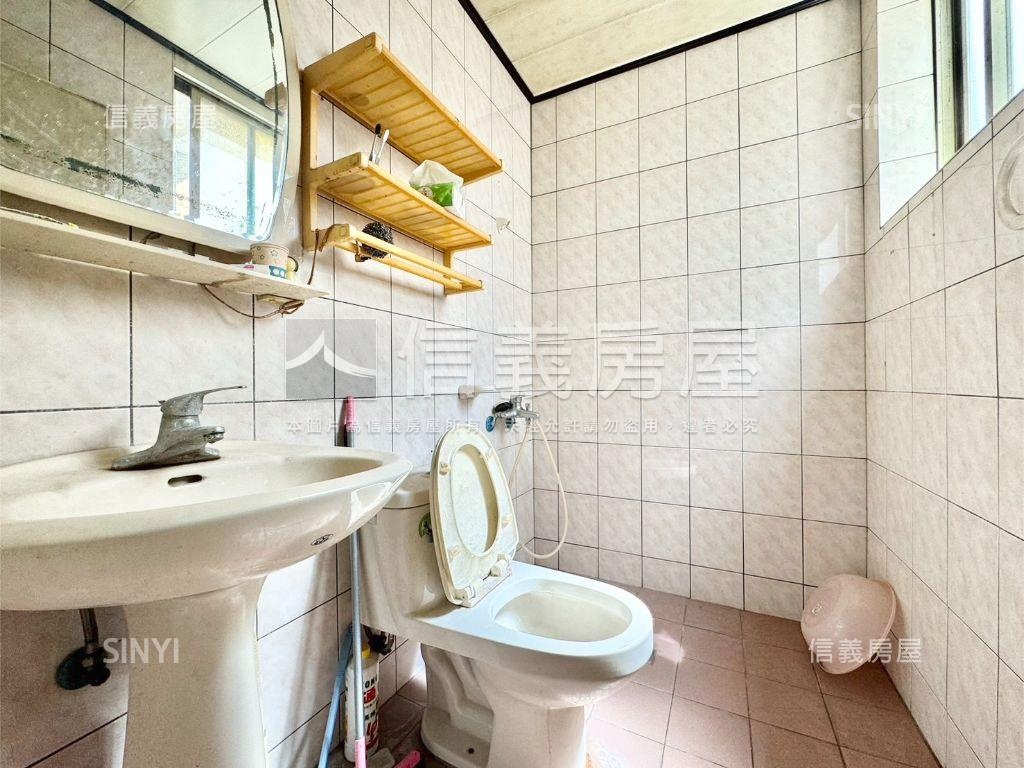 建華國中旁。大面寬美透天房屋室內格局與周邊環境