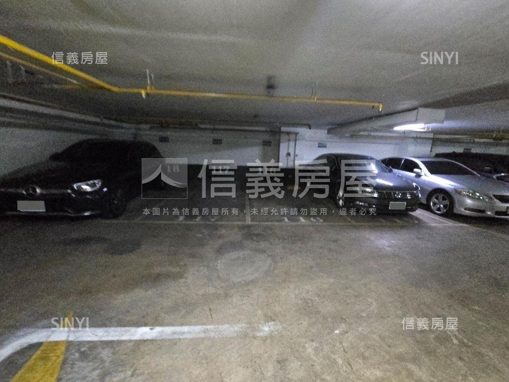 便宜獨立權狀坡平車位１房屋室內格局與周邊環境