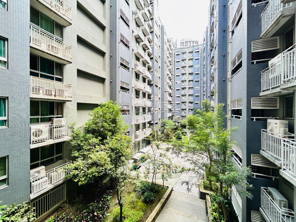 翡冷翠面中庭大三房房屋室內格局與周邊環境