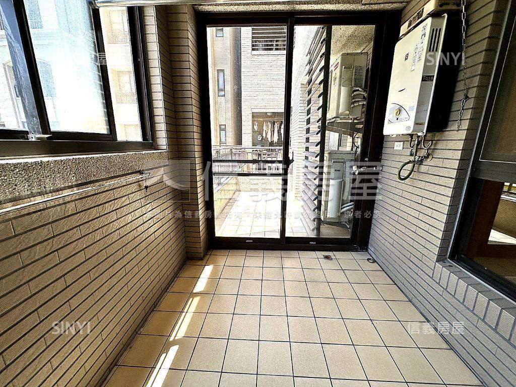 鴻觀十力３房＋１室雙車位房屋室內格局與周邊環境