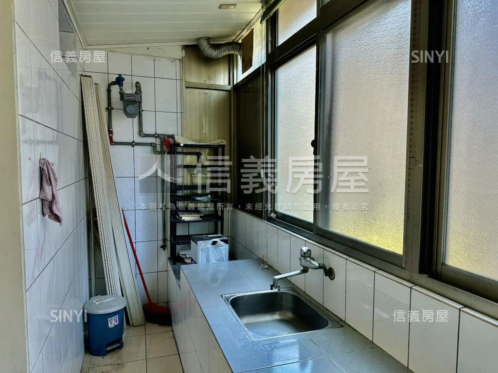 近捷運低總價三房房屋室內格局與周邊環境