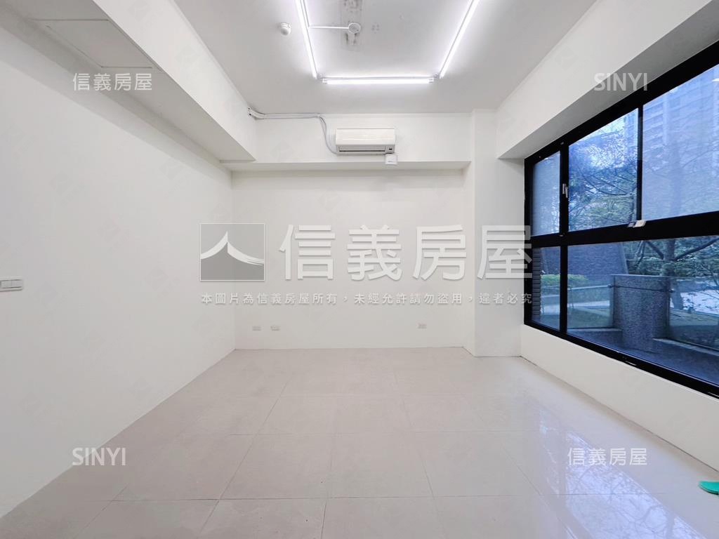 近家樂福竹城一樓庭院戶房屋室內格局與周邊環境