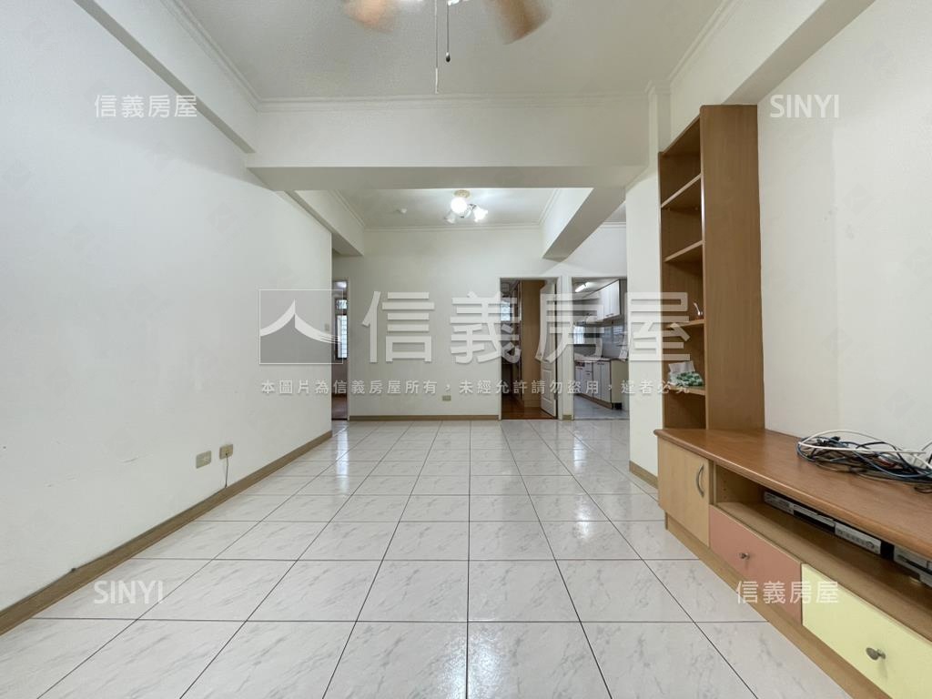 稀有社區管理公寓三房車位房屋室內格局與周邊環境