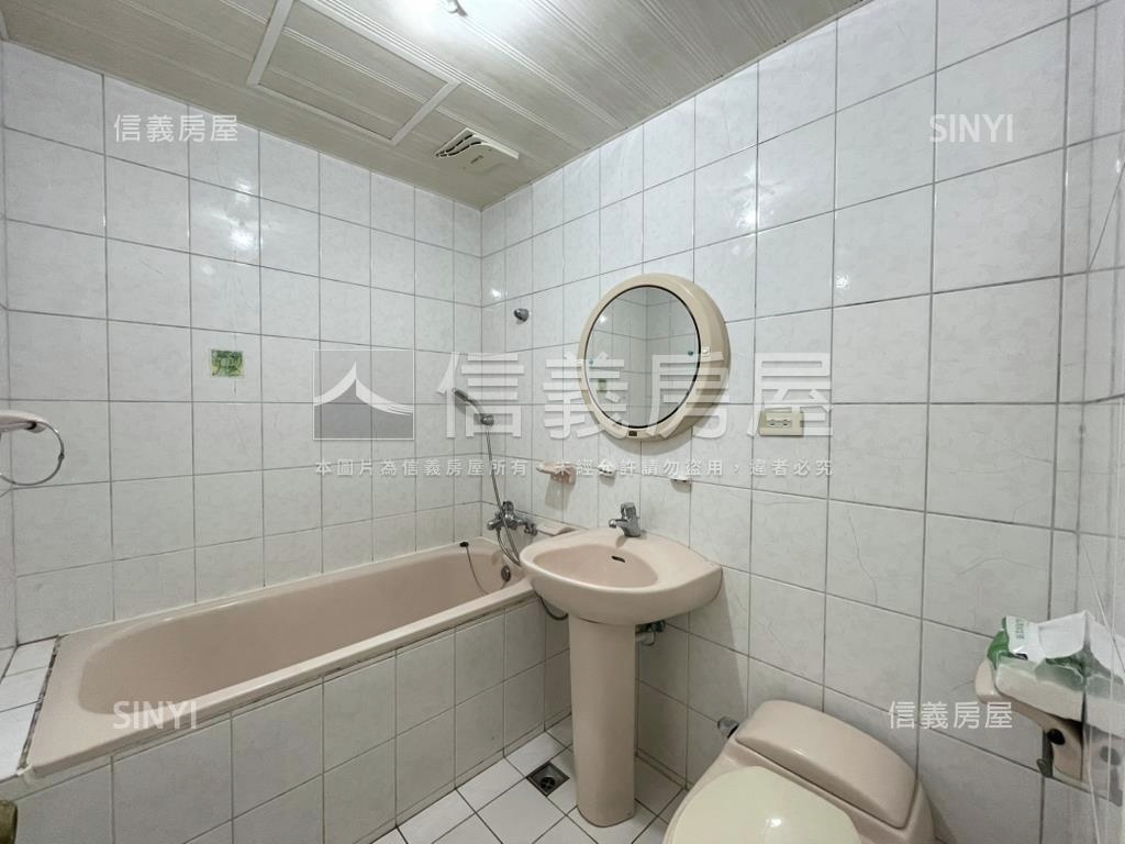 稀有社區管理公寓三房車位房屋室內格局與周邊環境