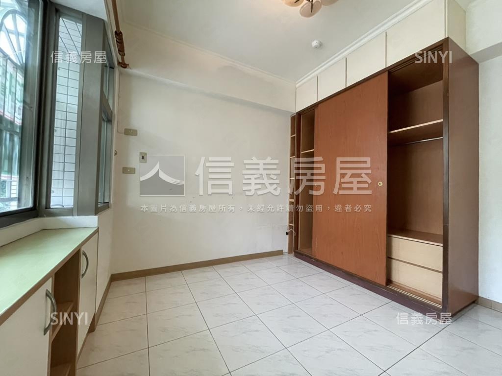 稀有社區管理公寓三房車位房屋室內格局與周邊環境