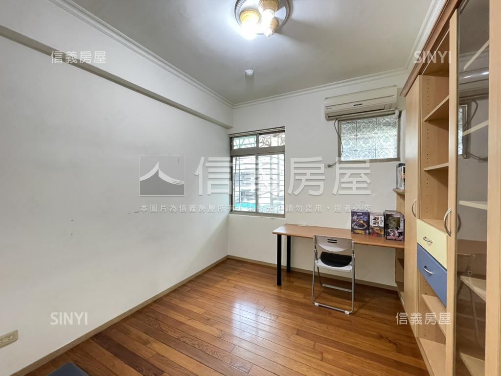 稀有社區管理公寓三房車位房屋室內格局與周邊環境