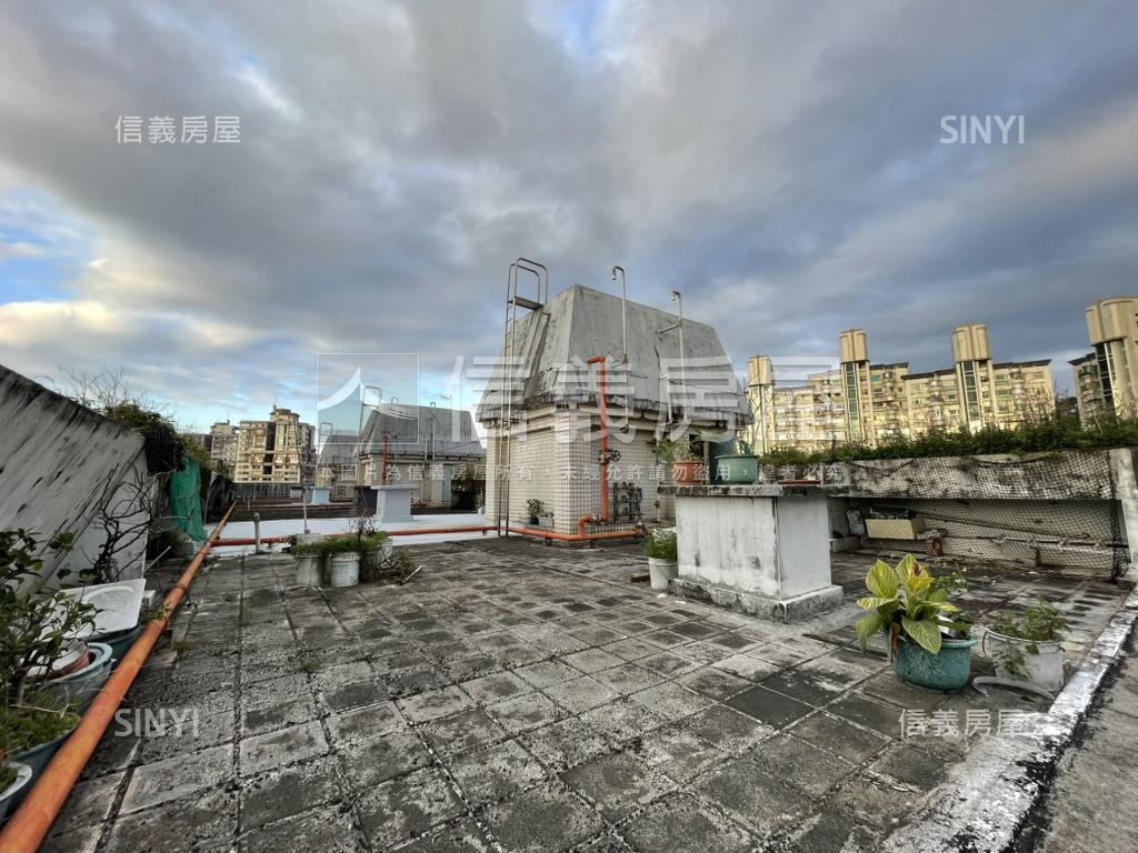 稀有社區管理公寓三房車位房屋室內格局與周邊環境